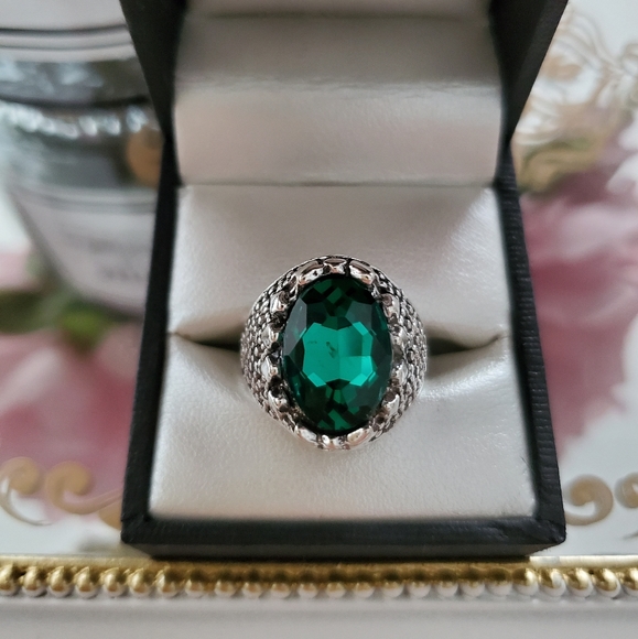 Gorgeous green emerald gemstone ring - Picture 2 of 4